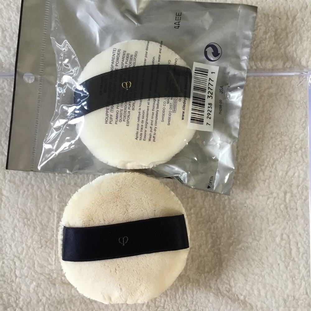 Clé de Peau Beauté Translucent Loose Powder Puff - Picture 3 of 8